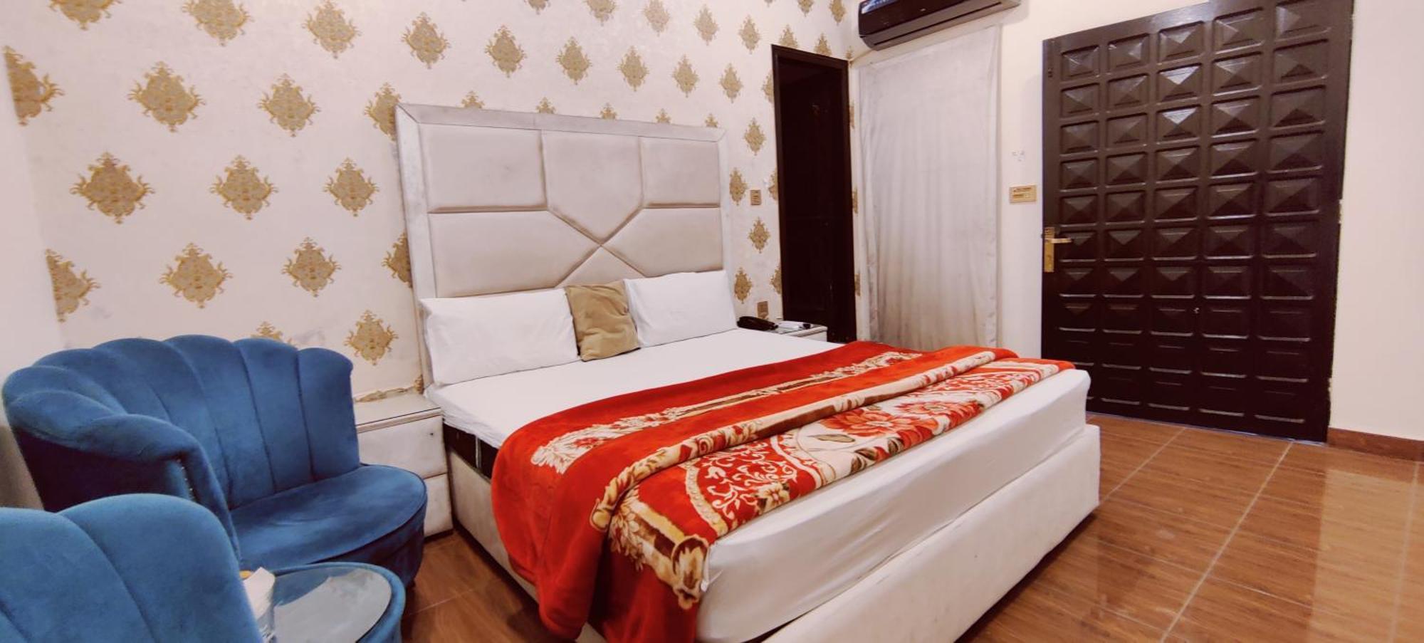 Hotel De Smart Мултан Екстер'єр фото