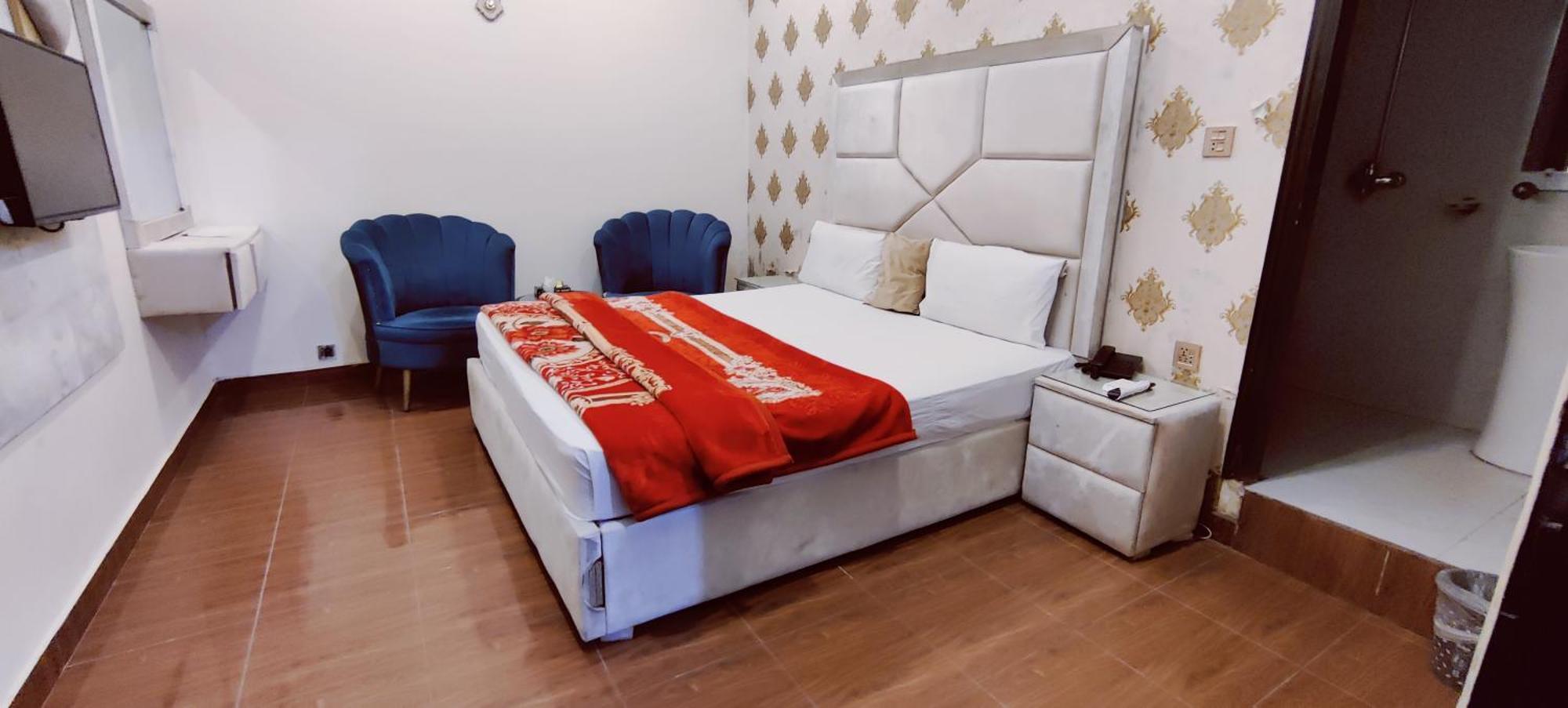 Hotel De Smart Мултан Екстер'єр фото